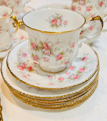 VENDIDO - Juego de té Paragon “Victoriana Rose” 