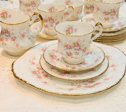 VENDIDO - Juego de té Paragon “Victoriana Rose” 