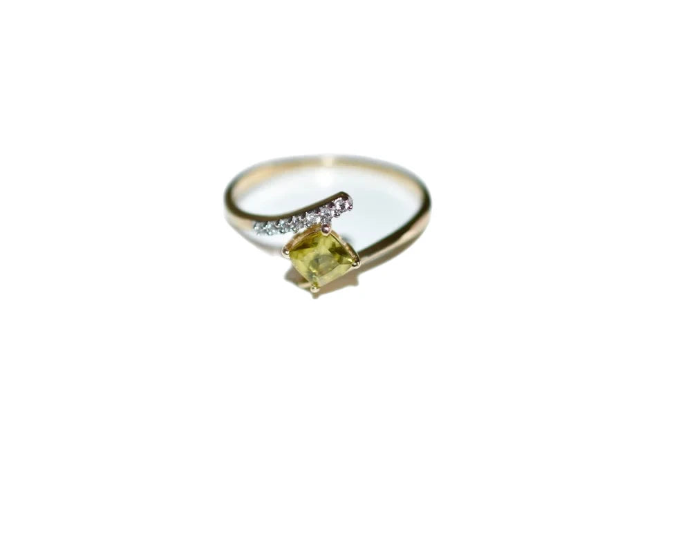 10ct Gold Peridot Ring