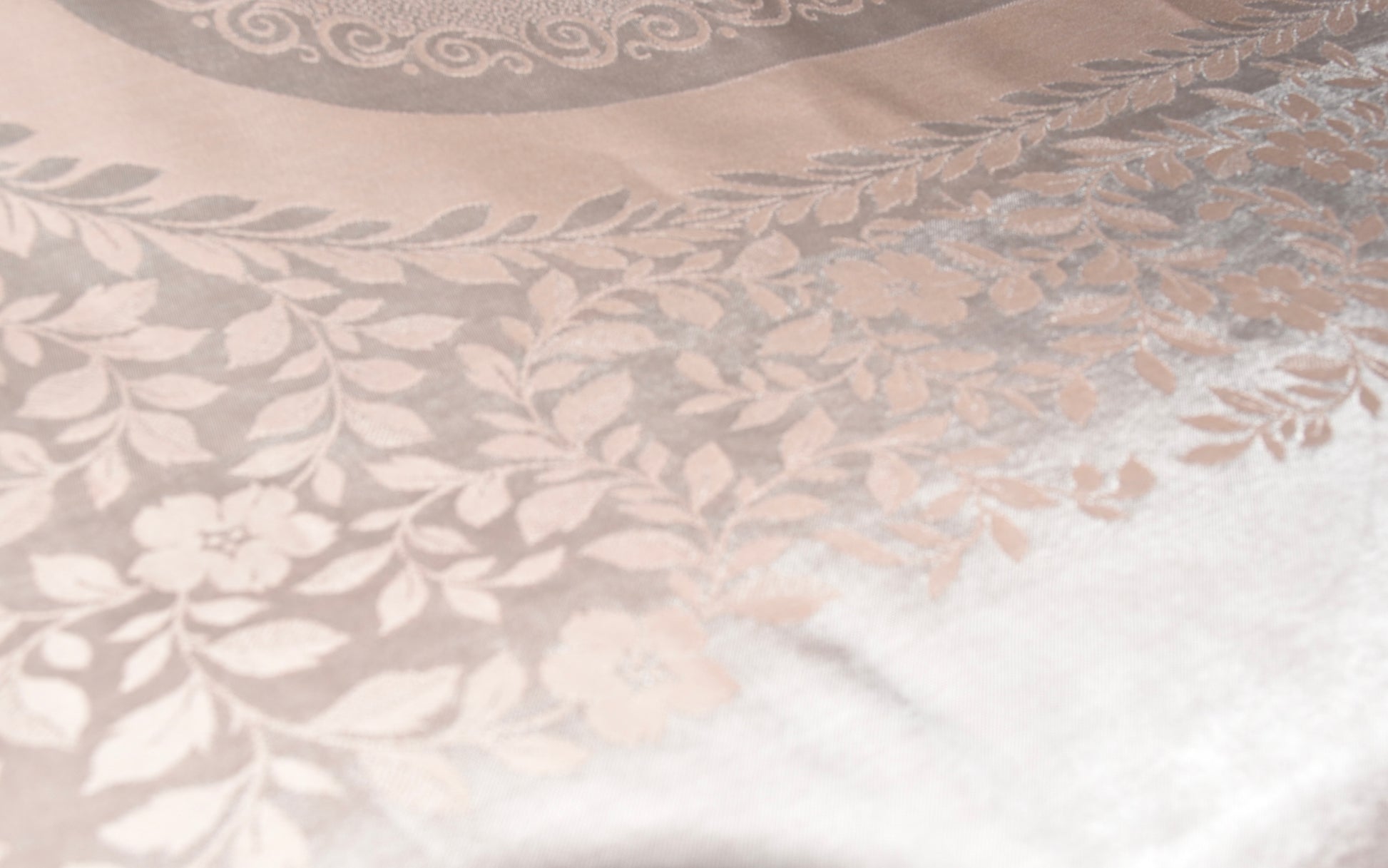Original Irish Damask  Size: L208cm x W164cm Colour: Pink Peach Blush Mille Fleurs Roll Hemmed Cotton & Damask made in Ireland No R8 - Pattern Number 3 Condition: Very Good, As New, Never Used