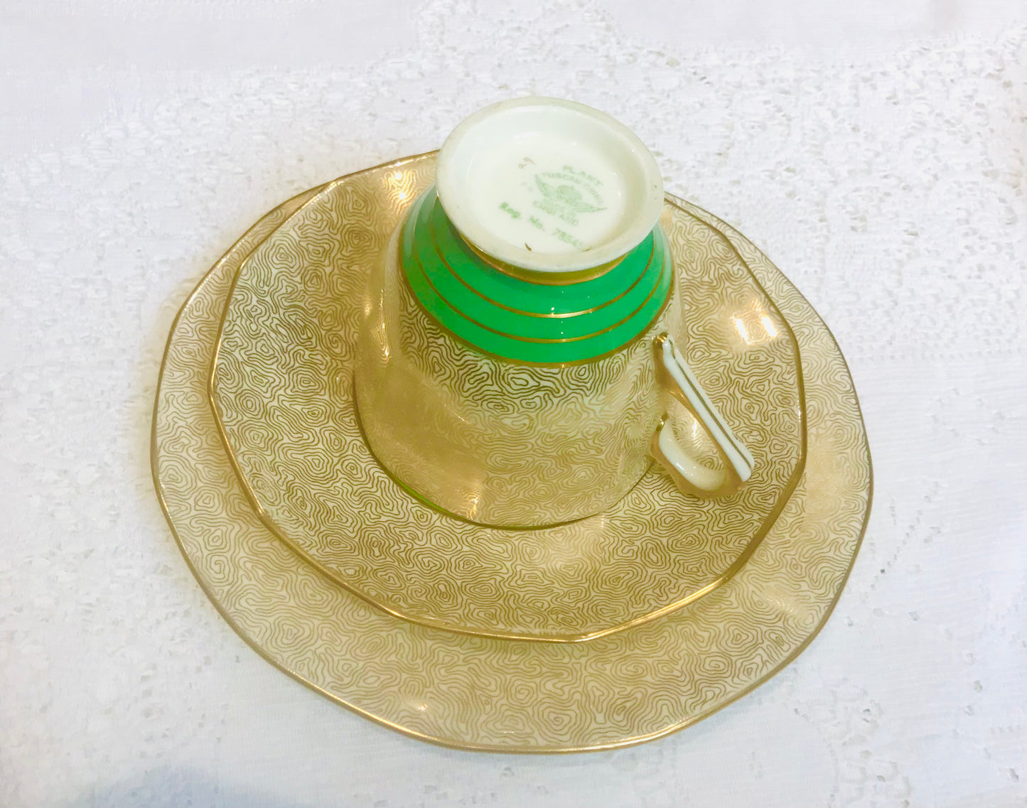 Juego de taza y platillo toscano verde y dorado