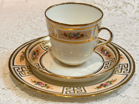 Tazas de té y platillos antiguos: un juego de té victoriano