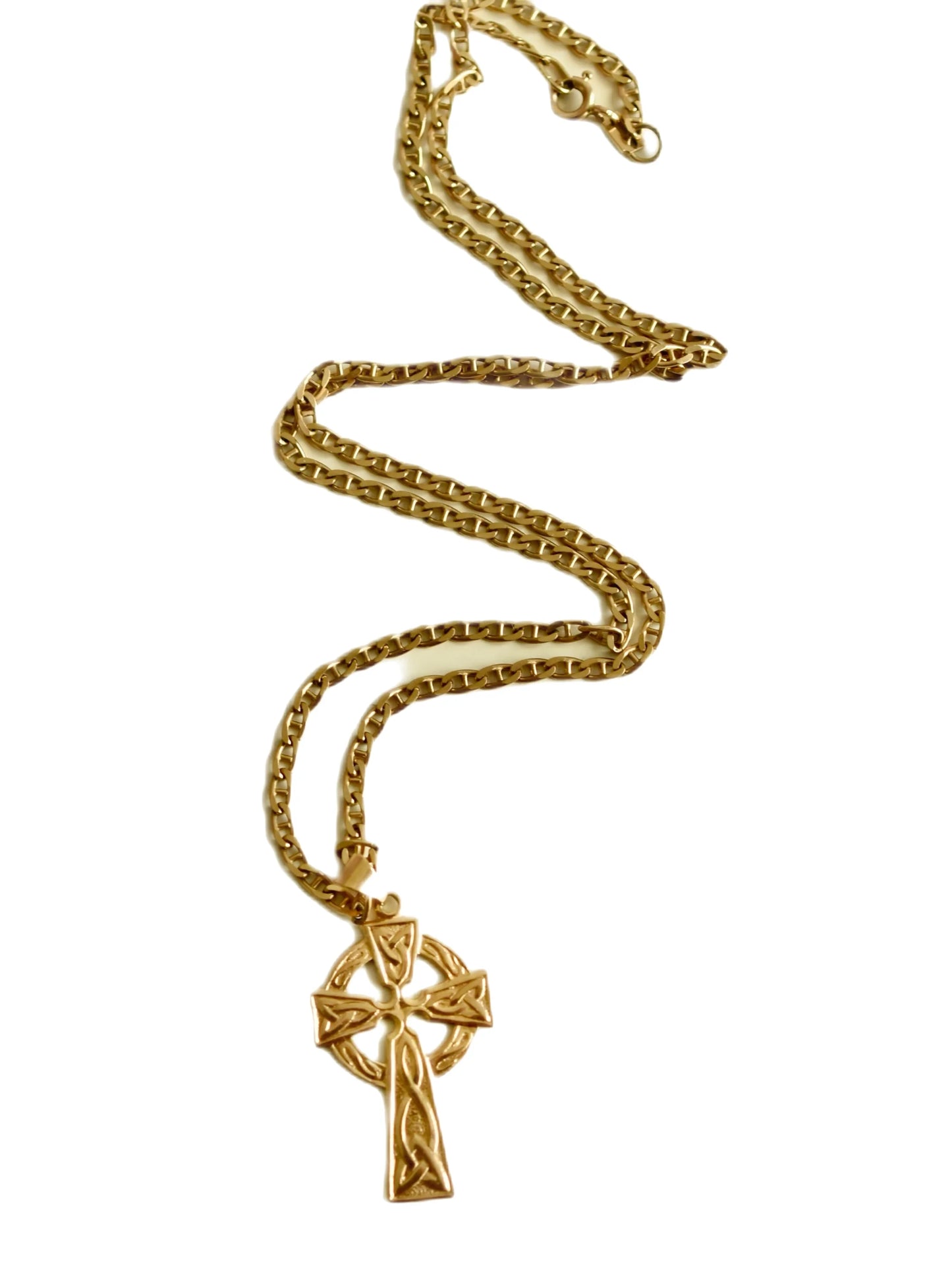 Collar con colgante celta de cruz Iona de oro de 9 quilates