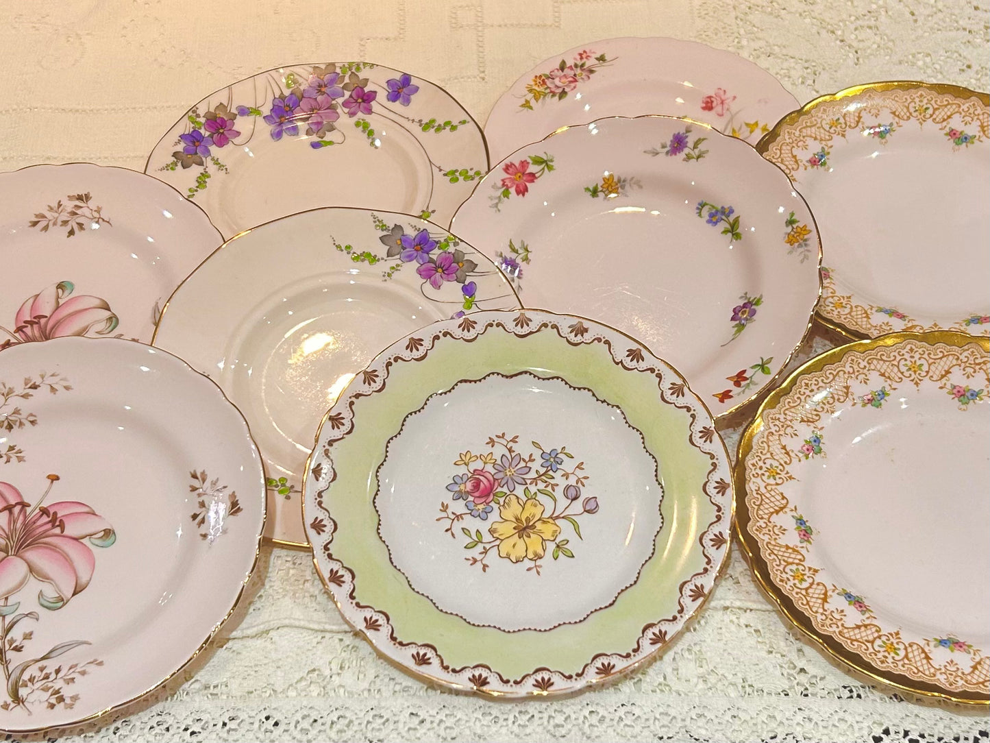 A set of 9 Tuscan Vintage Pink Tea Plates.  Excellent condition. A pretty vintage mixed set made in England by Tuscan China. A pink mis matched set. Fully backstamped. Lots of pretty flower in shades of pink, purple and yellow.  Diameter 7". 