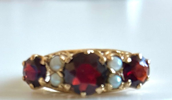 Ladies 9ct Gold Red Garnet Dress Ring
