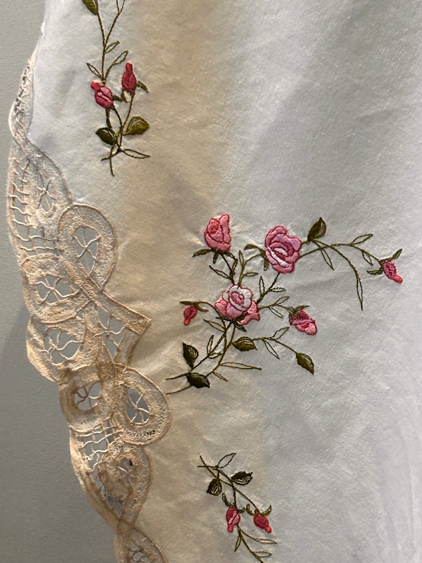 Stunning Embroidered Pink Rose Round Tablecloth