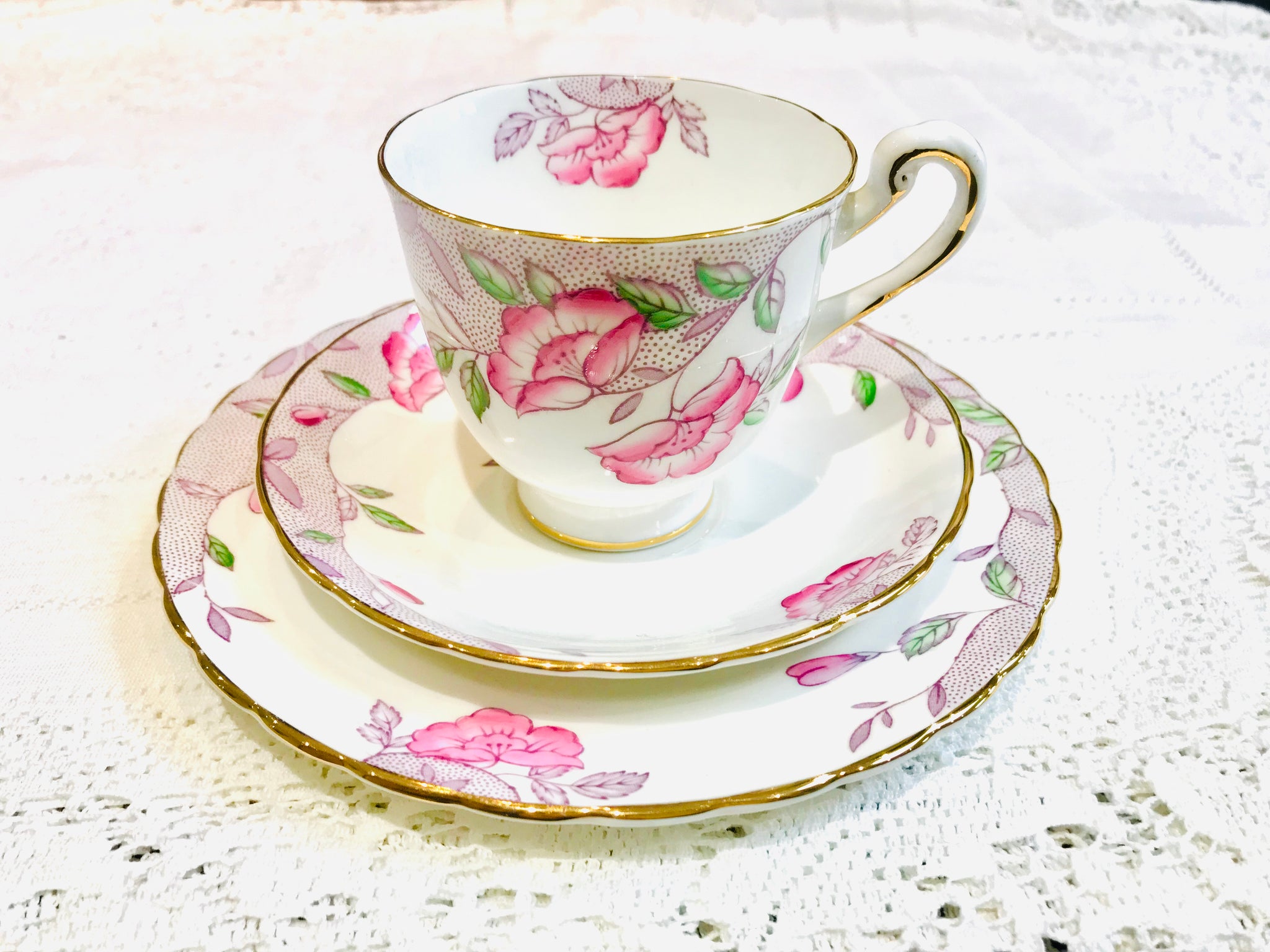 Nuevo trío de tazas de té Chelsea rosa y lila