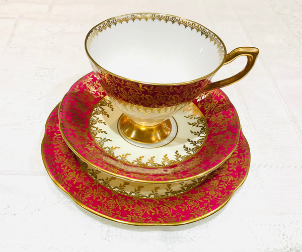 VENDIDO - TAYLOR &amp; KENT Juego de té navideño rojo y dorado
