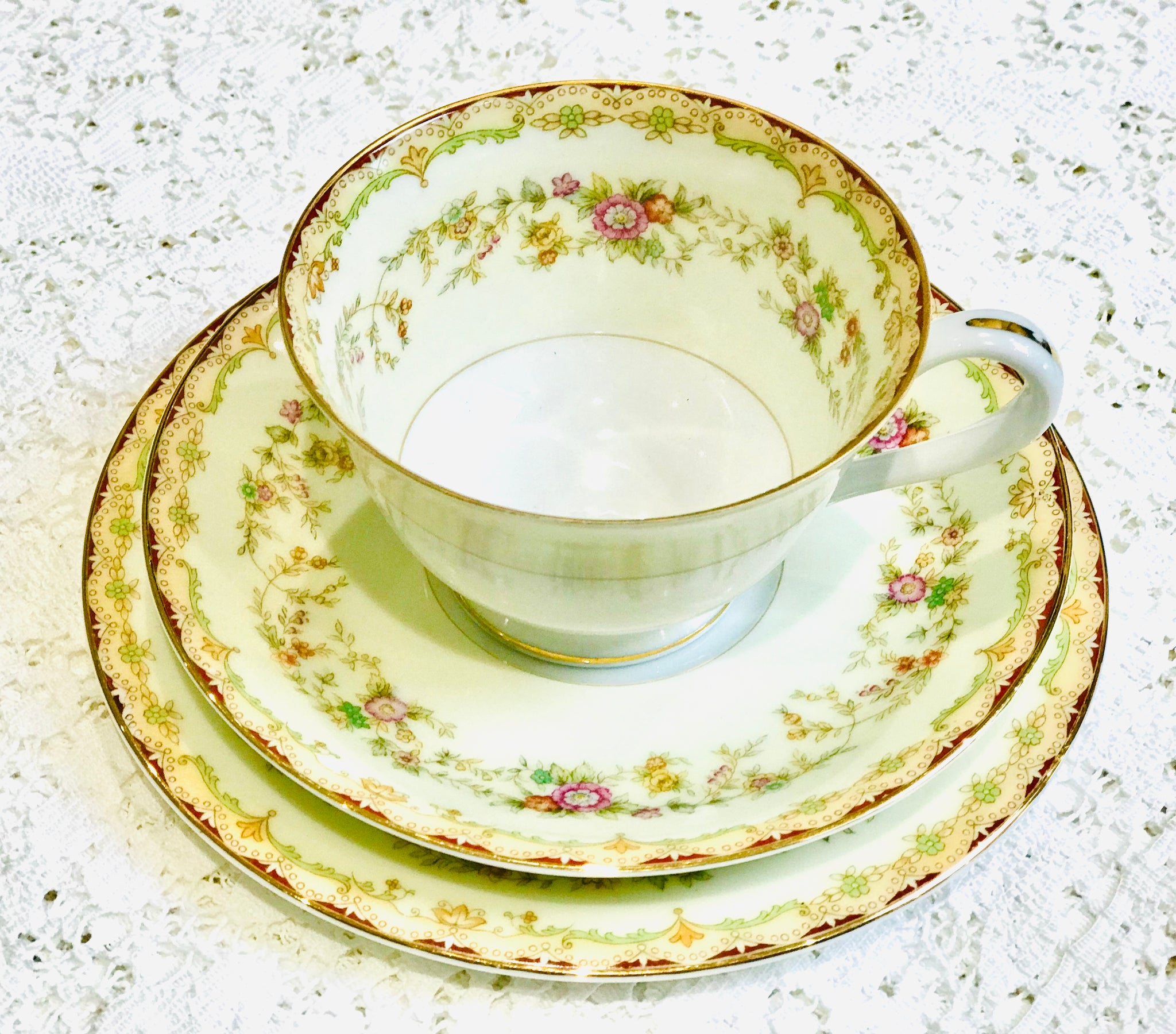 Trío de taza de té y platillo Noritake Floral