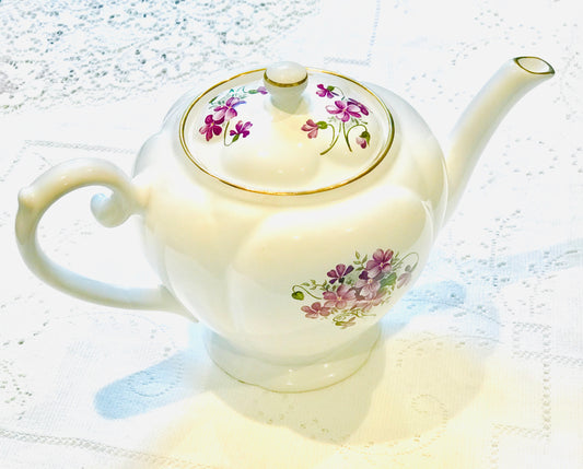A pretty vintage Teapot circa 1940.  Made in England by Arthur Wood.   White base colour decorated with purple flowers.  Good vintage condition.  2 pint volume.    1 Teapot & Lid