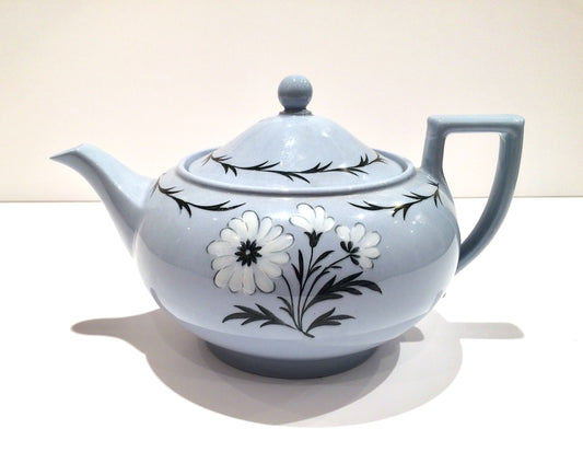 Wedgwood Aster Blue Teapot <p>RARE Wedgwood China Tea Pot - Pattern Aster (Blue)</p> <p>English fine bone china</p> <p>Very Good Condition</p>